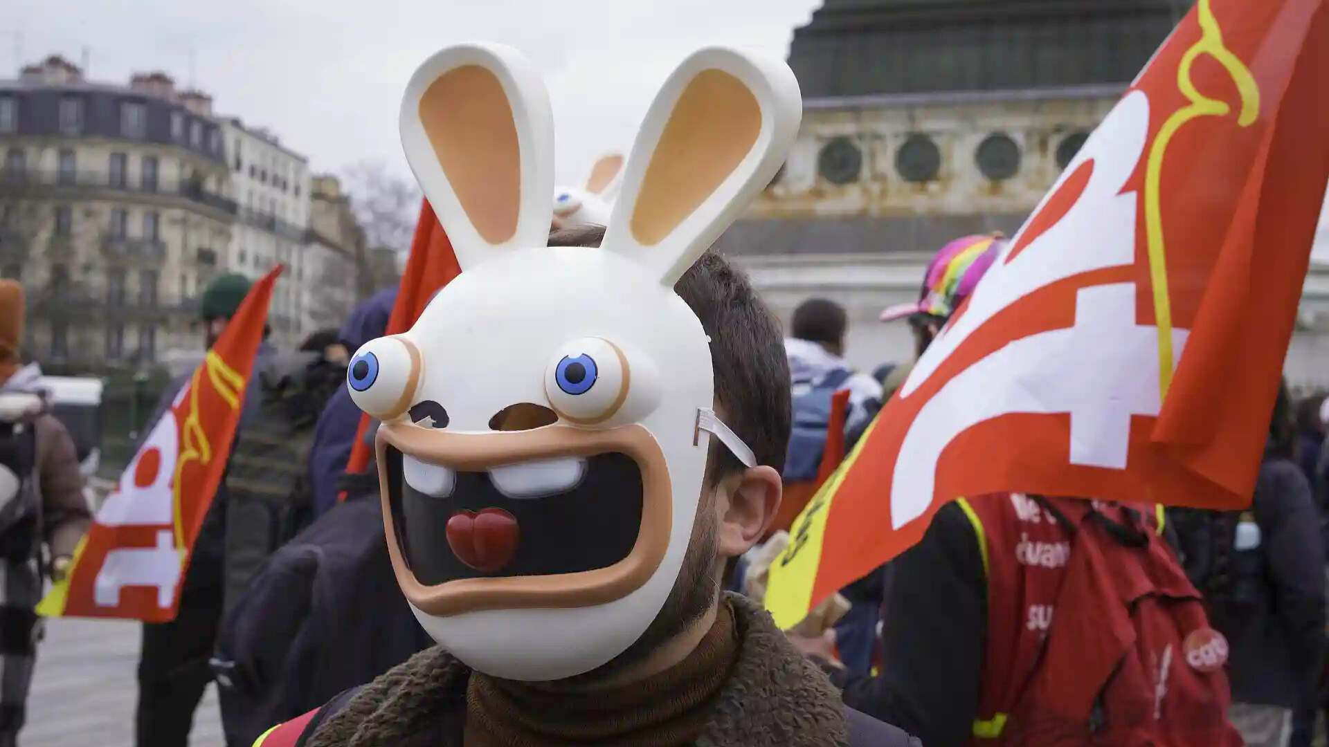 Des salarié·es d’Ubisoft lors d’un rassemblement à Paris le 13 février 2025, à l’appel du STJV et de la CGT.