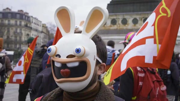 Des salarié·es d’Ubisoft lors d’un rassemblement à Paris le 13 février 2025, à l’appel du STJV et de la CGT.